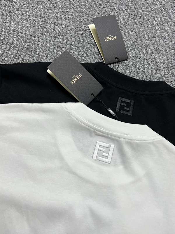 ブランドTシャツ全体デザイン